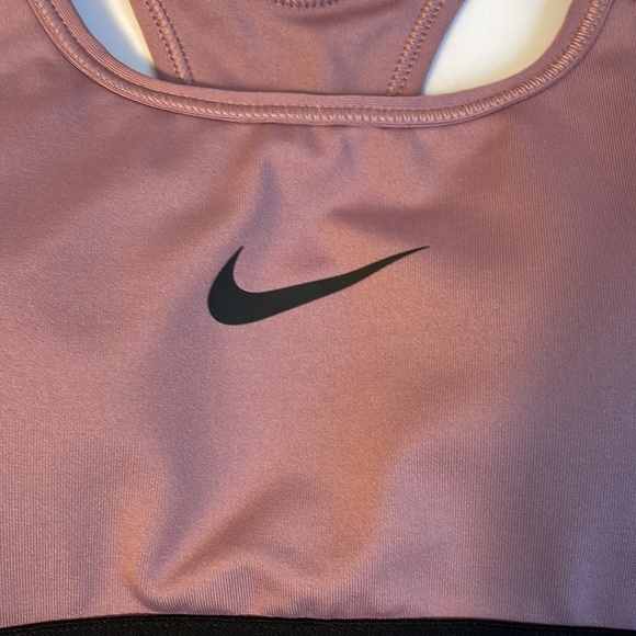 Nike racer back DRI-FIT sports bra in dusty rose. Removable pads. Size XS - Picture 2 of 7